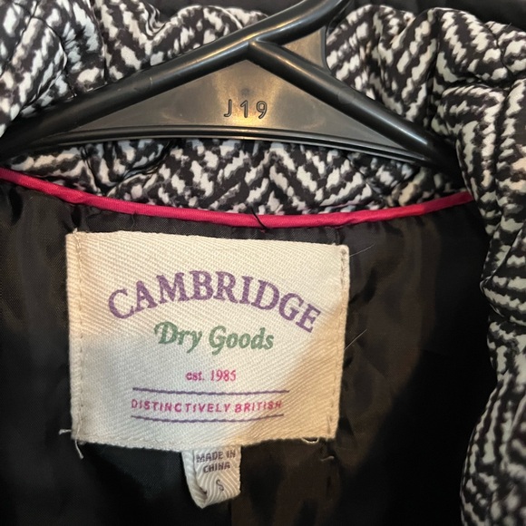 3/$20 Cambridge Dry Goods Black/White Puffer Vest Small - Picture 5 of 10